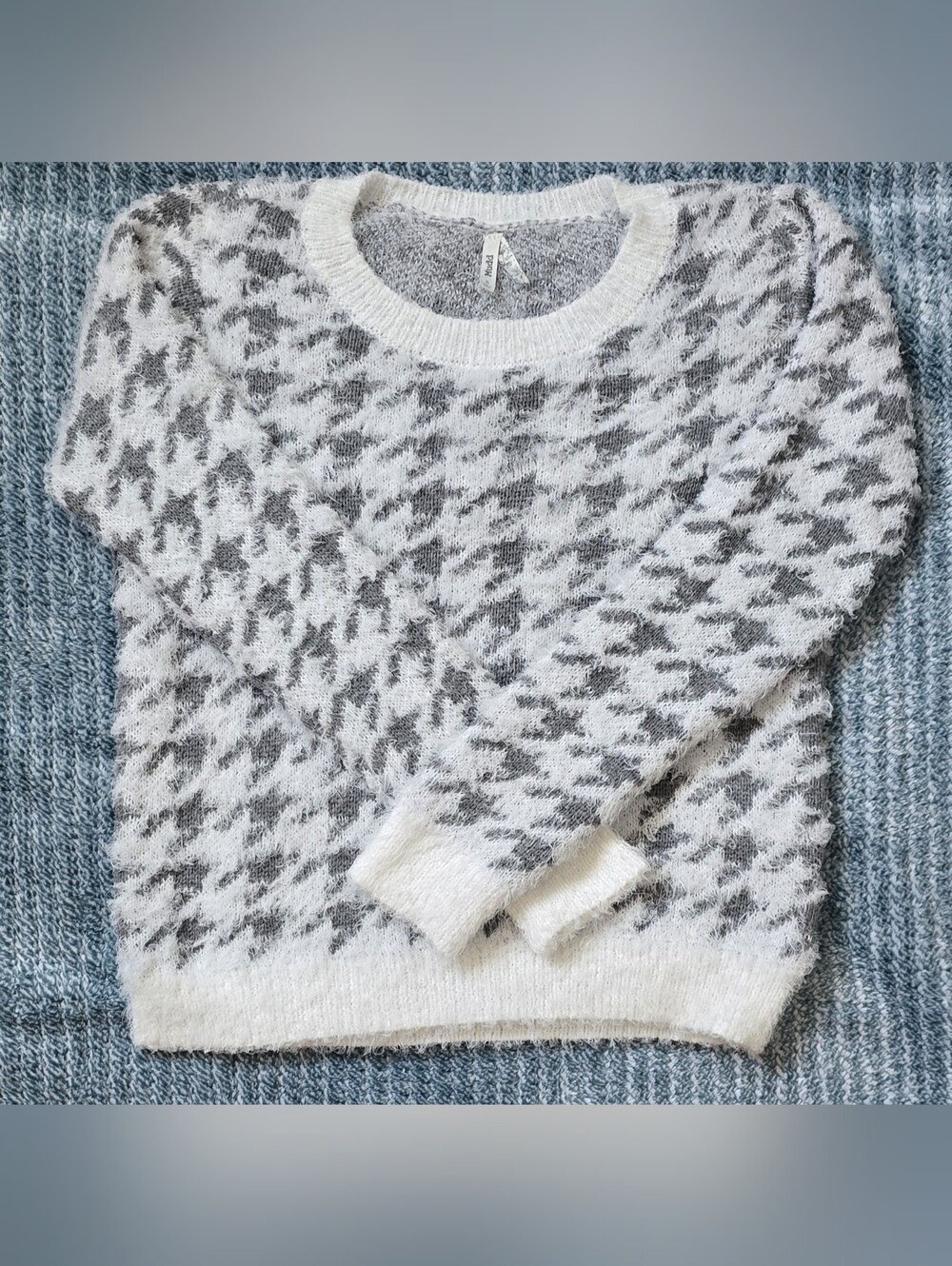 Y2K Mudd Cozy Houndstooth Crewneck Sweater - White & Gray